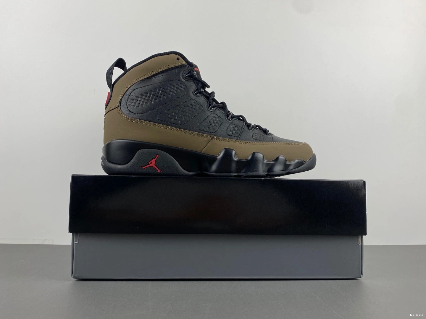 HV4794-030 Jordan  9 Holiday 